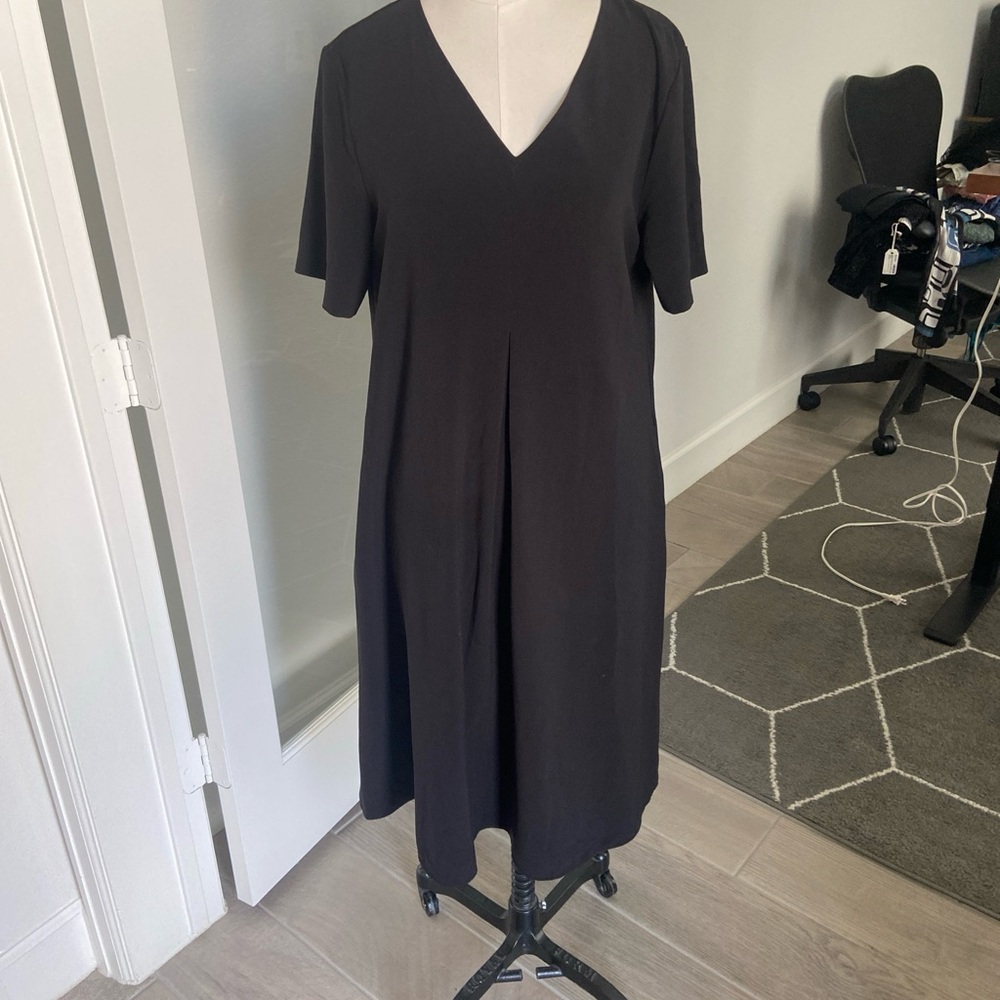 Uniqlo Black A-Line Midi Dress V-Neck Short Sleeve
